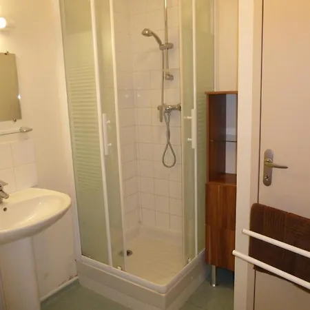 Les Noisettes * Lhommaize