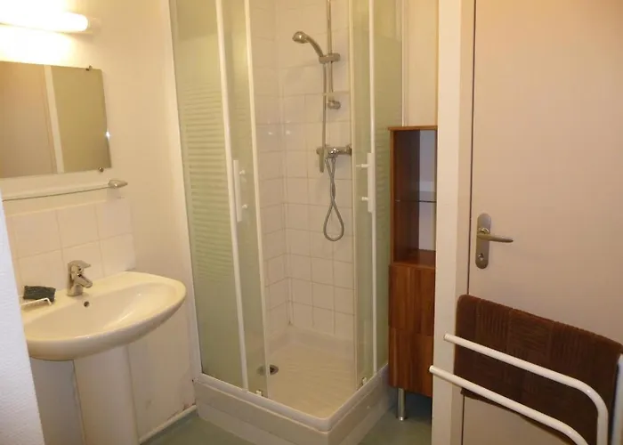 Les Noisettes * Lhommaize